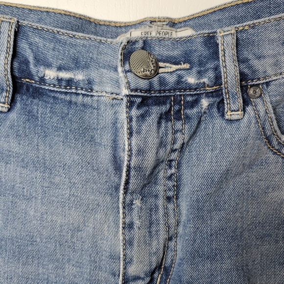 Free People Crochet Trim Denim Shorts Size 29 | Boho Summer Beachwear - Picture 5 of 10